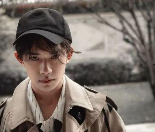 易烊千玺吃瓜娱乐